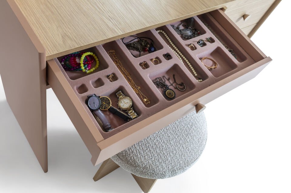 Eylül Makyaj Masası